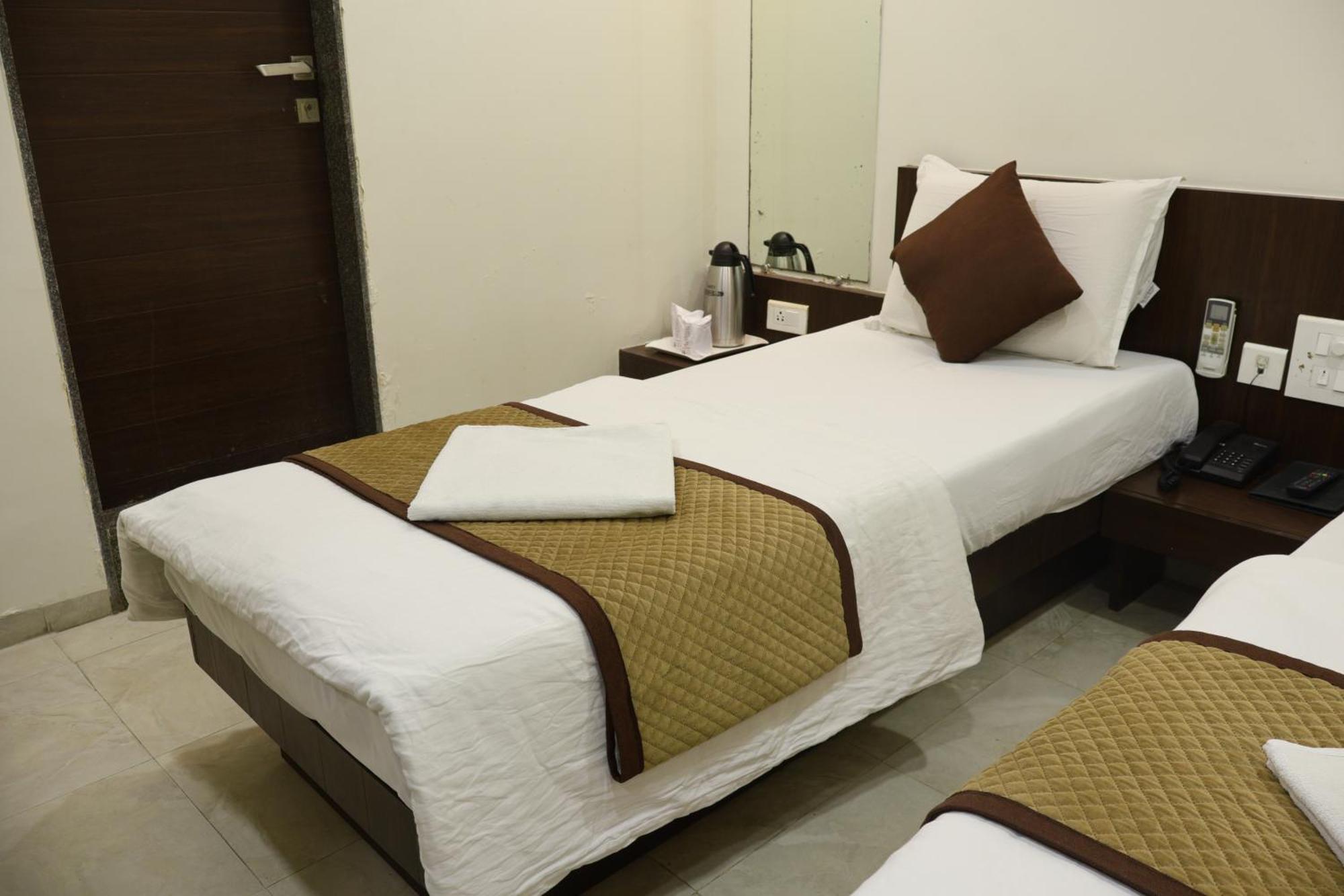 Hotel Kabir Ахмедабад Екстер'єр фото