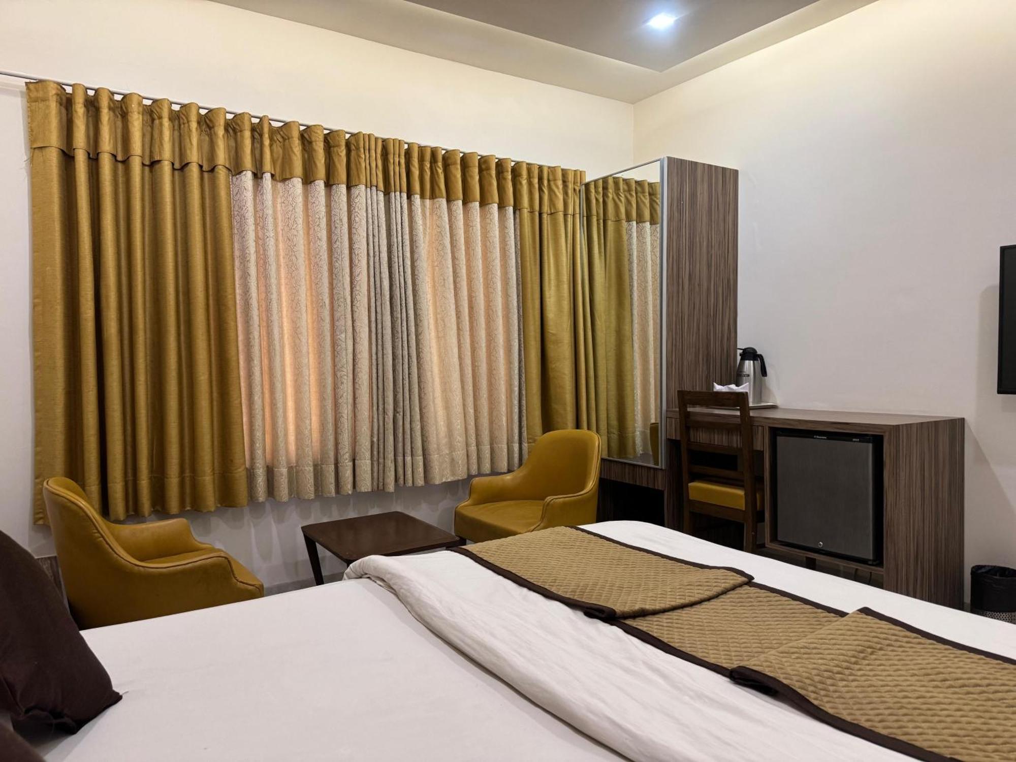 Hotel Kabir Ахмедабад Екстер'єр фото
