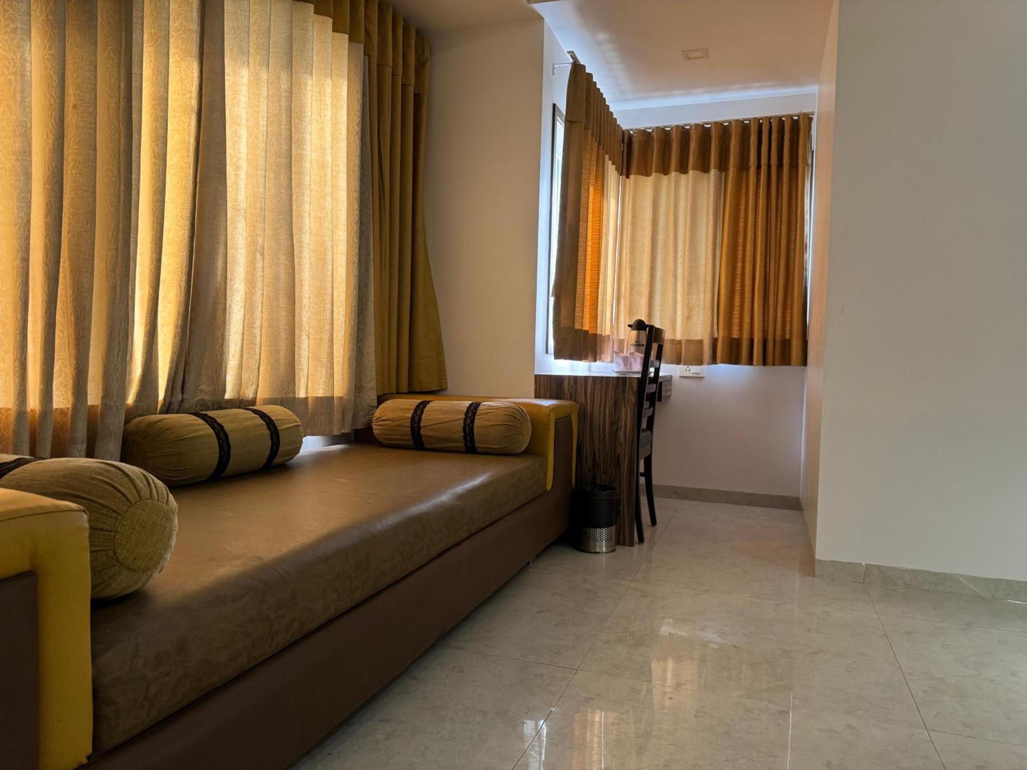 Hotel Kabir Ахмедабад Екстер'єр фото